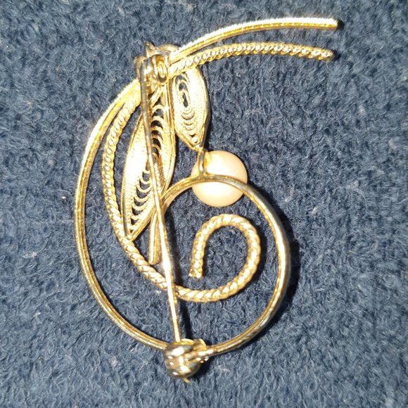 Elegant Vintage Art Nouveau Culture Pearl Gold Tone Swirl Brooch - Picture 7 of 10